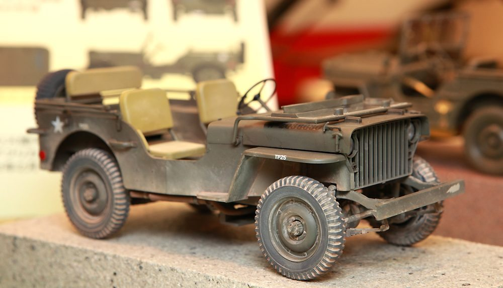 U.S. Army 1/4 ton 4x4 Truck (Slat Grille) - FINEMOLDS 1/20