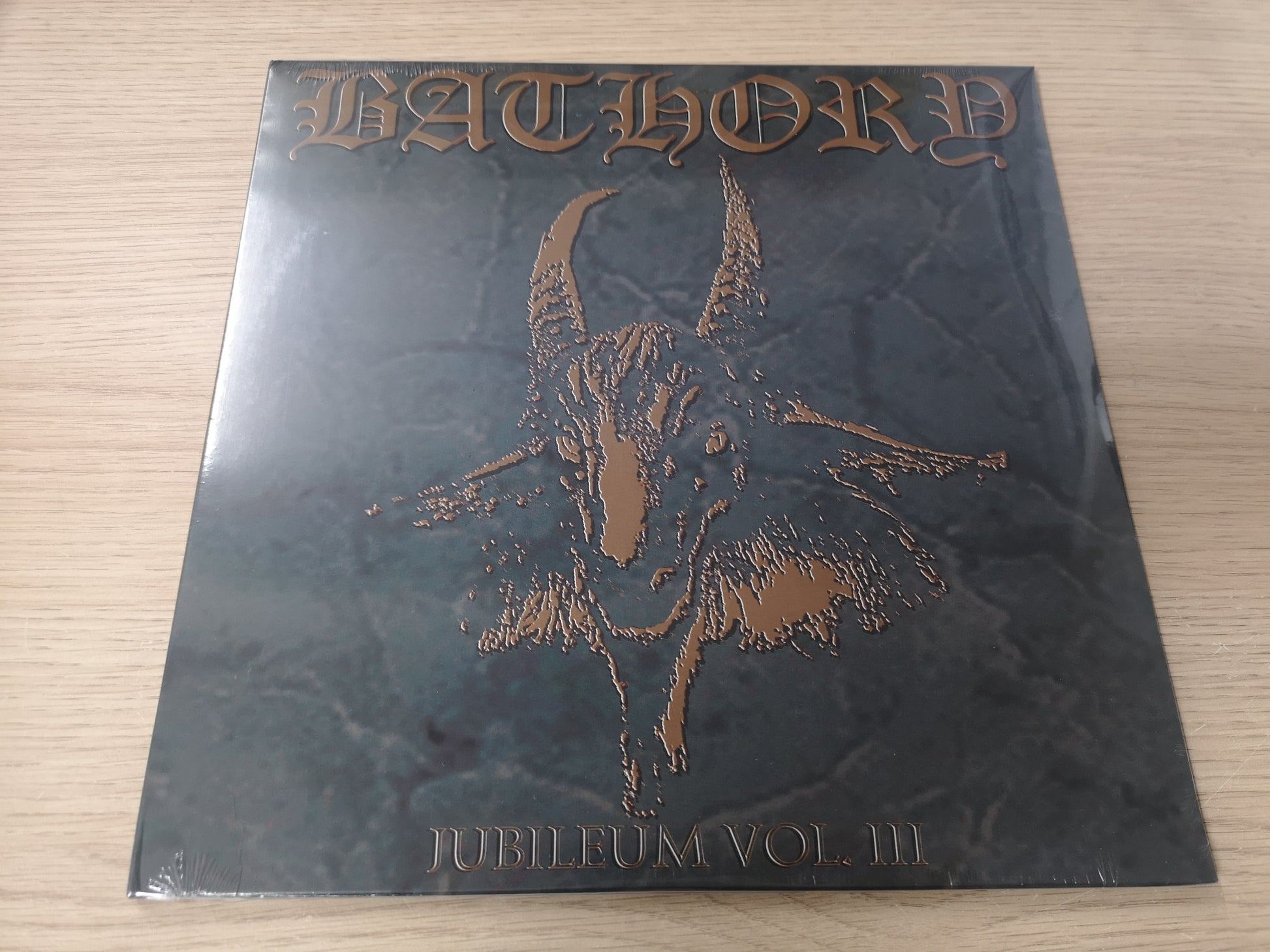 Bathory "Jubileum Vol.III" RE SEALED Double Album 2021 – Bassin-maquette