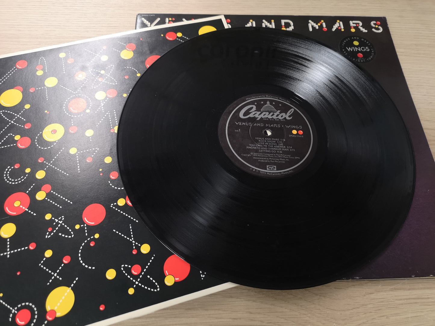 Wings "Venus and Mars" Orig US 1975 EX/EX (Inserts, Poster & Stickers)