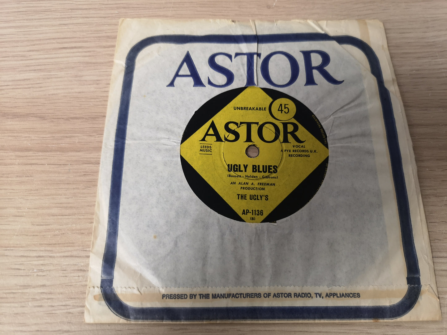 Ugly's "Wake Up My Mind" Orig Australia 1965 VG+ (7" Single)