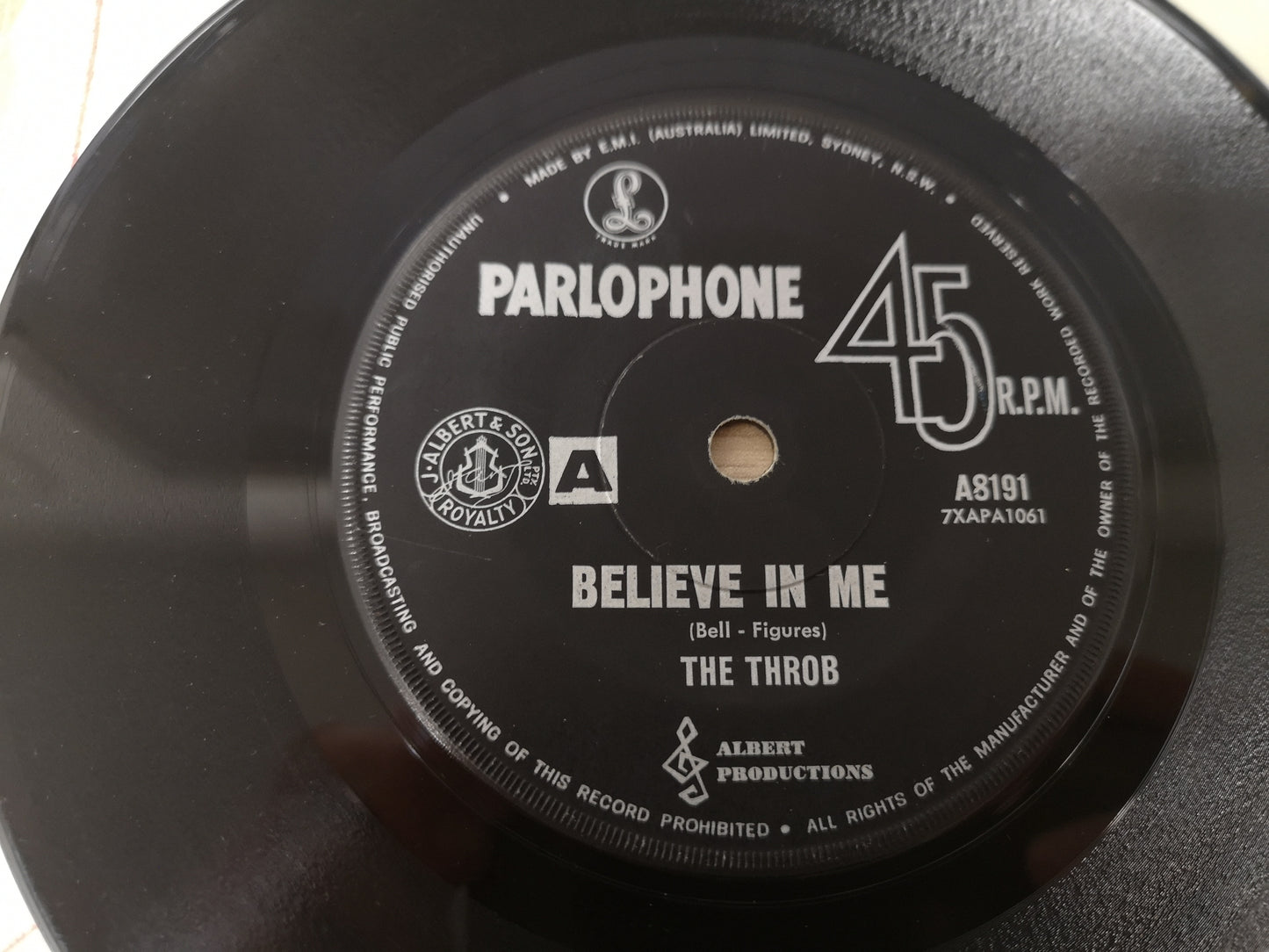 Throb "Believe in Me" Orig Australia 1966 VG++ (7" Single)