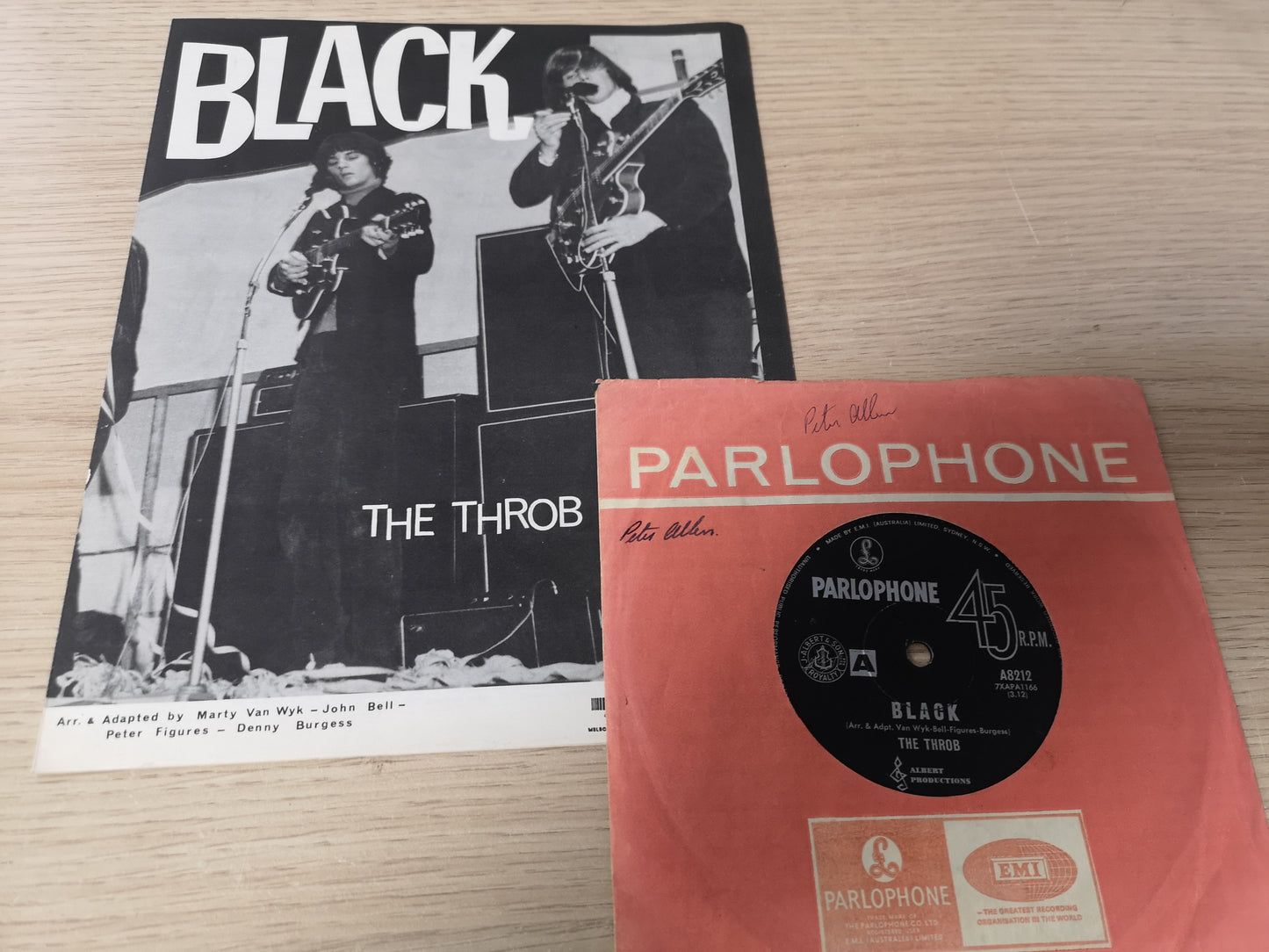 Throb "Black" Orig Australia 1966 w/ Music Sheet VG++ (7" Single)