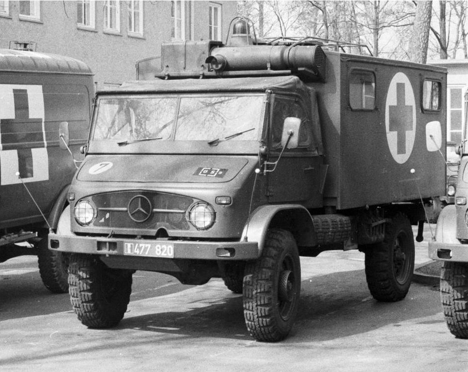 Unimog S 404 "Koffer" Sanitaire - Armée de Terre-FFA - ICM 1/35