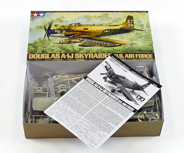 Douglas A-1J Skyraider U.S. Air Force - TAMIYA 1/48