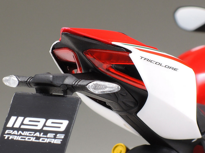 Ducati 1199 Panigale S Tricolore - TAMIYA 1/12