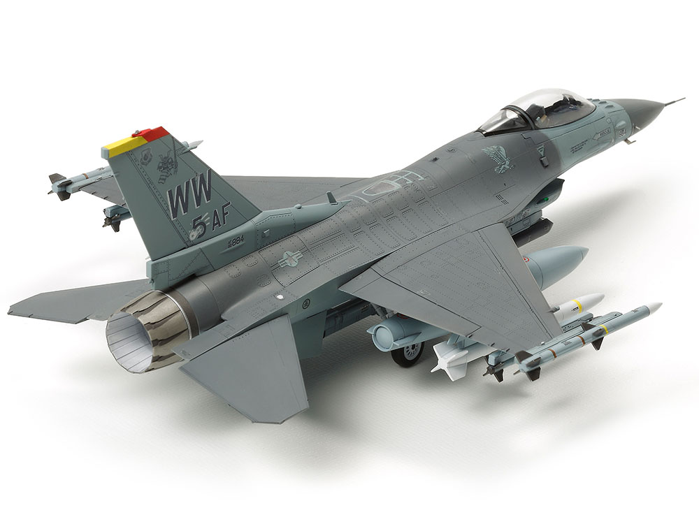 Lockheed Martin F-16CJ Block 50 Fighting Falcon w/Full Equipment - TAMIYA 1/72