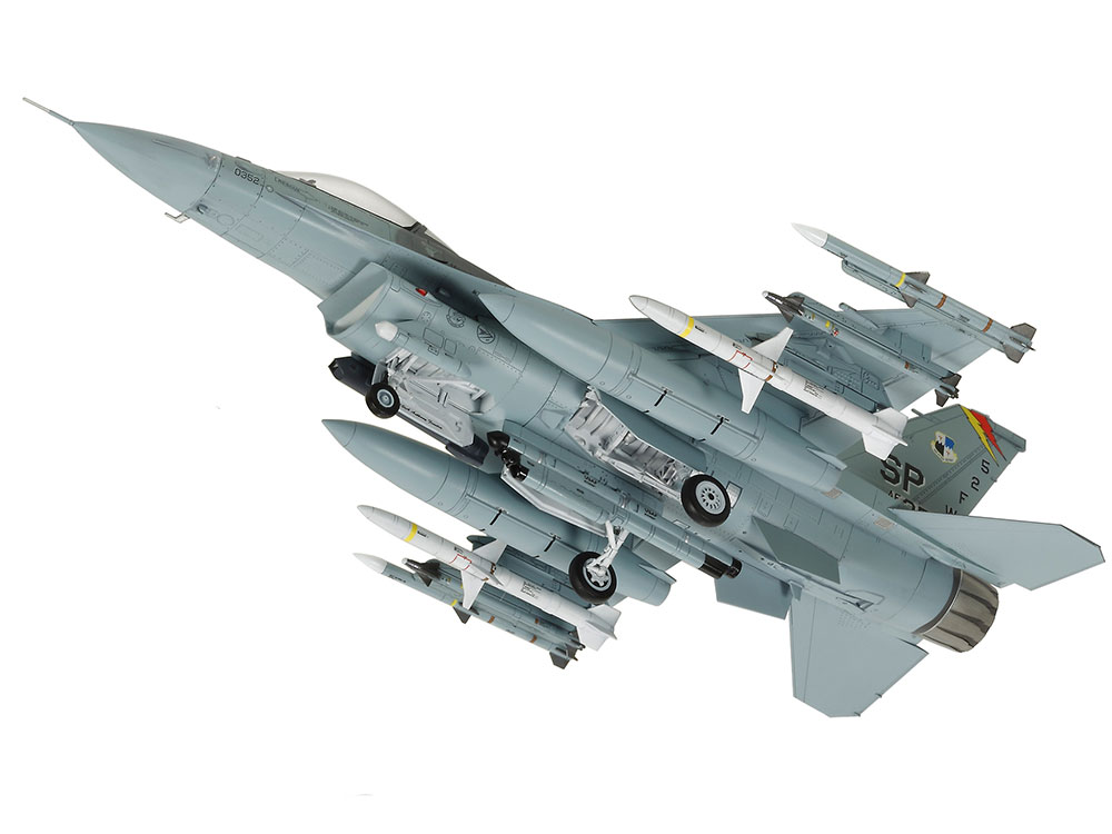 Lockheed Martin F-16CJ Block 50 Fighting Falcon w/Full Equipment - TAMIYA 1/72
