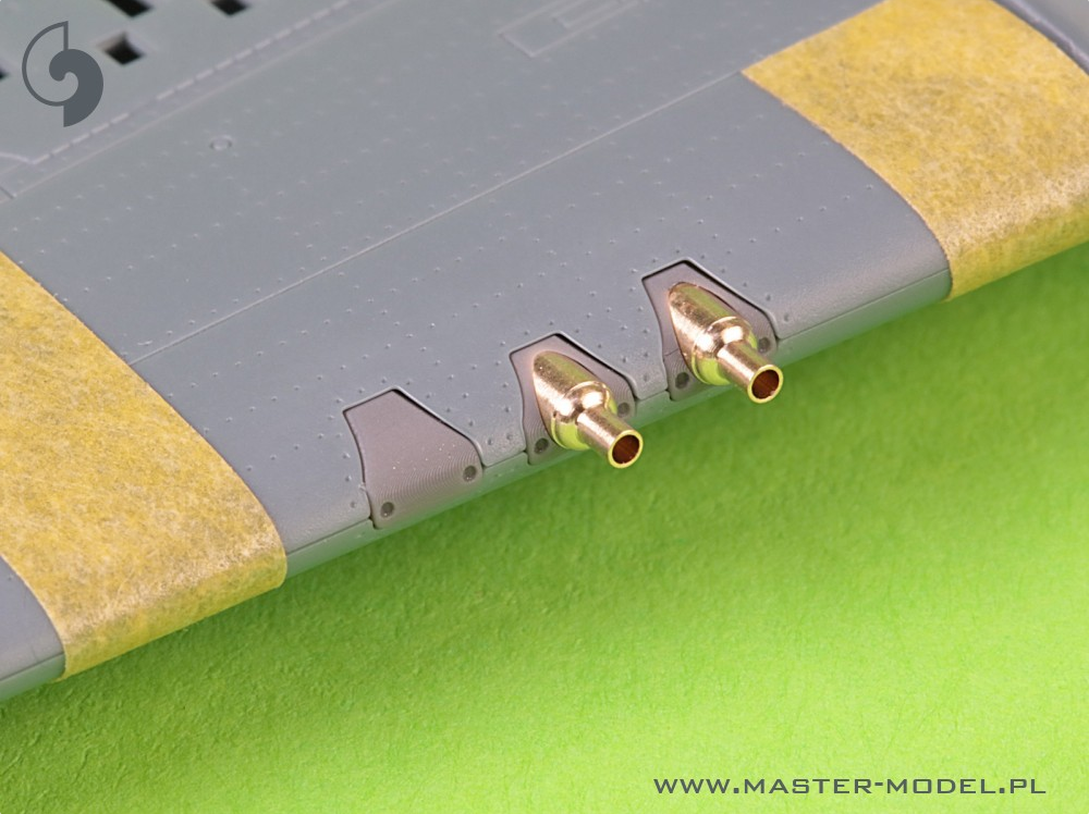 Curtiss P-40 L, N early - 4x Browning .50 blast tubes w/adapter & gunsight & Pitot Tube (for Eduard) - MASTER MODEL AM-48-181