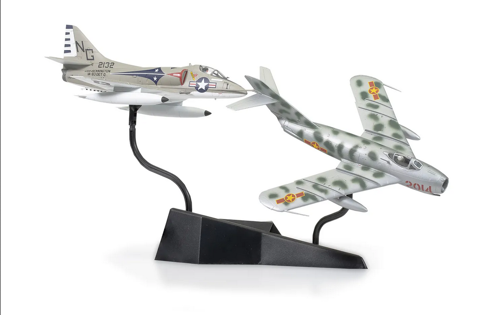 MiG-17F Fresco & Douglas A-4B Skyhawk [Dogfight Doubles] - AIRFIX 1/72