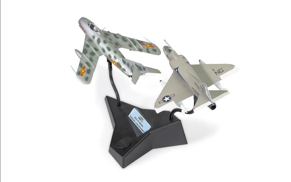 MiG-17F Fresco & Douglas A-4B Skyhawk [Dogfight Doubles] - AIRFIX 1/72