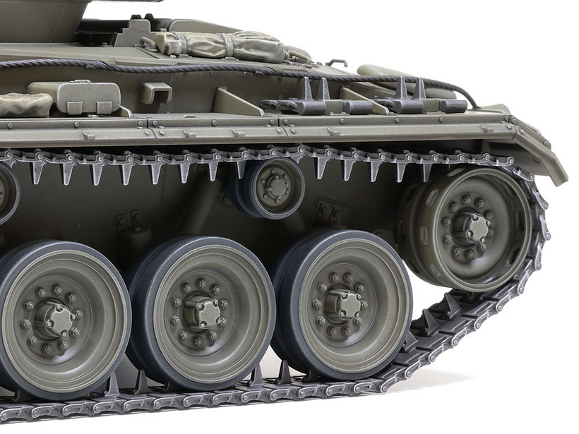 M24 Chaffee U.S. Light Tank [European Theater] - TAMIYA 1/35