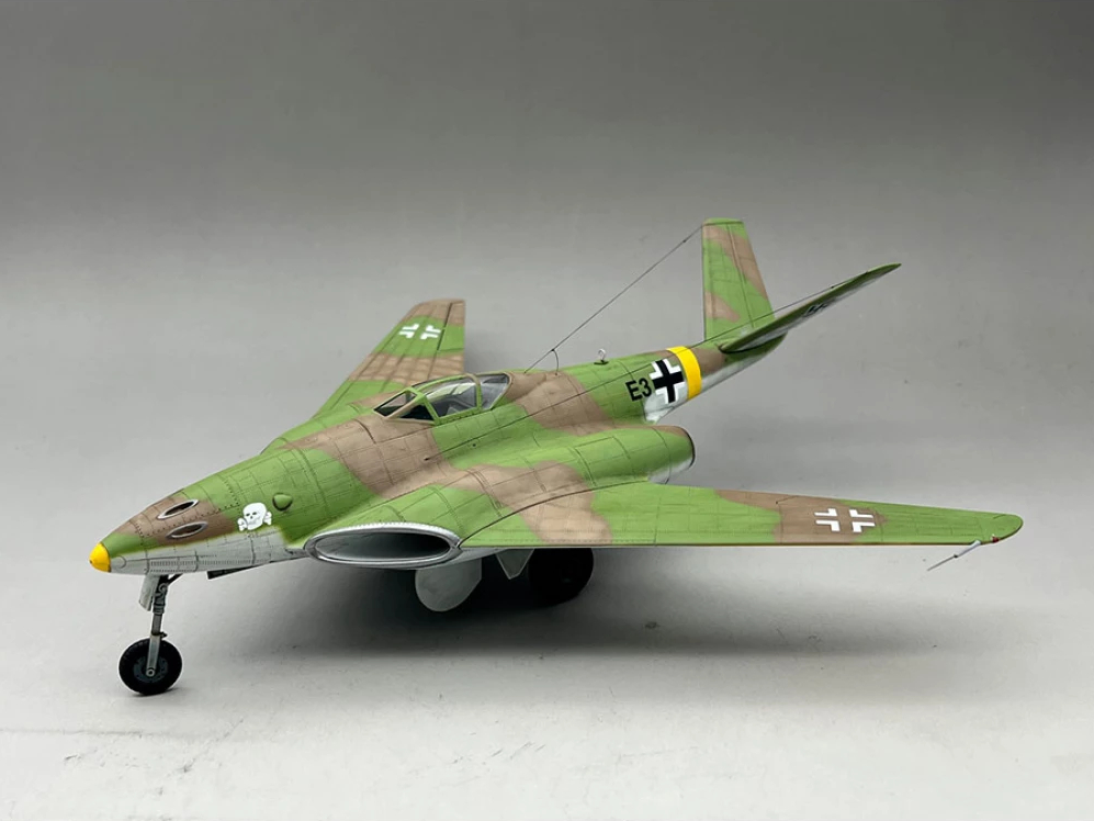 Me 262 HG III "V Tail" - AMUSING HOBBY 1/48