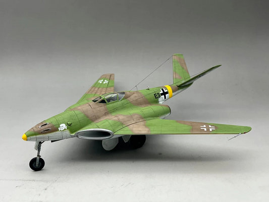 Me 262 HG III "V Tail" - AMUSING HOBBY 1/48
