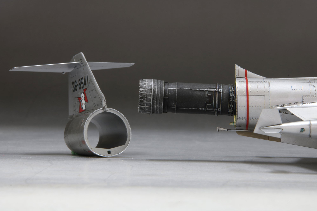 Japan Air Self-Defense Force F-104J Jet Fighter - FINEMOLDS 1/72