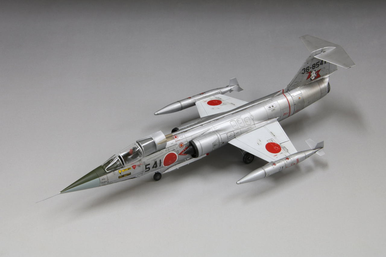 Japan Air Self-Defense Force F-104J Jet Fighter - FINEMOLDS 1/72