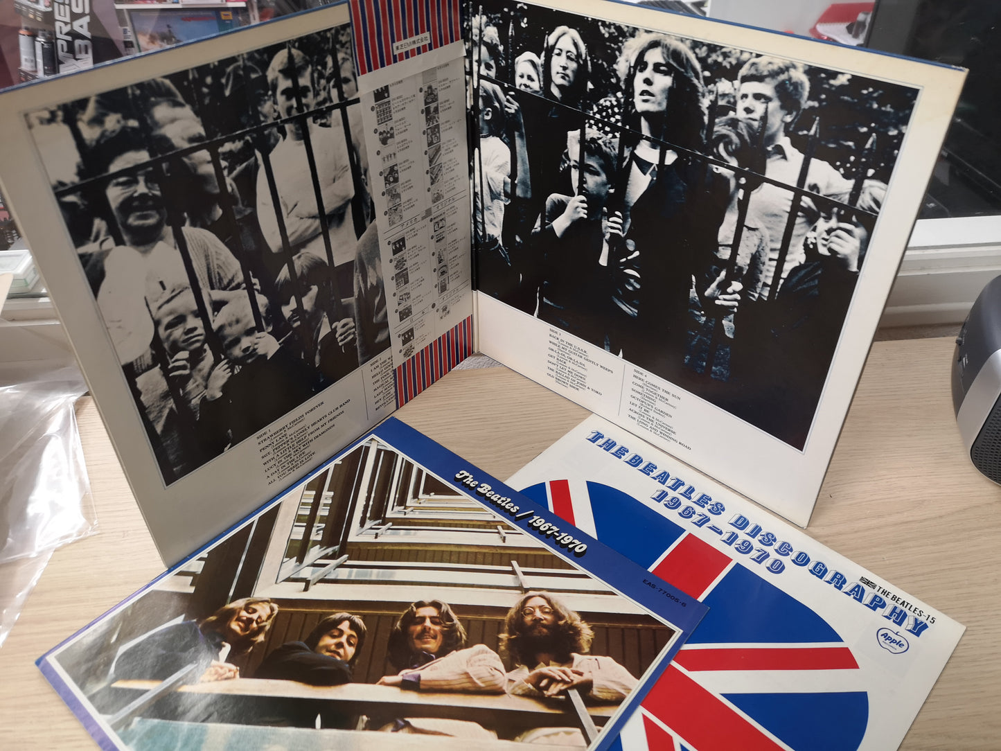 Beatles "1967-1970" Japan Re 2 Lps w/ Obi & Inserts EX/EX/EX