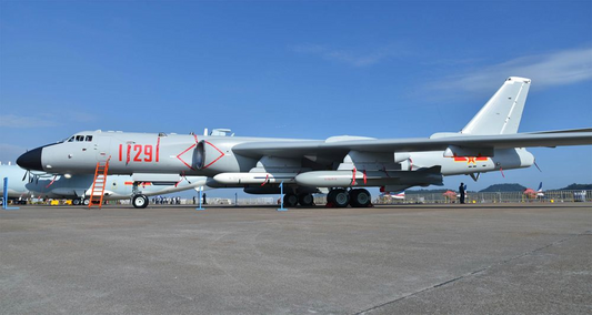 Xian H-6K Strategic Bomber - TRUMPETER 1/144