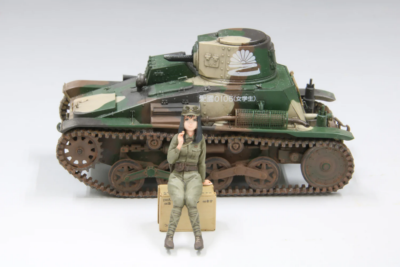 Historical Costume Girl "Itsuka" w/Type 94 Tankette (Late) - FINEMOLDS 1/35
